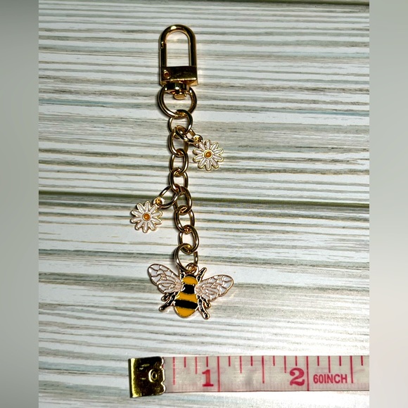 NEW! Bumble Bee and Daisy Bag Charm - Picture 4 of 5